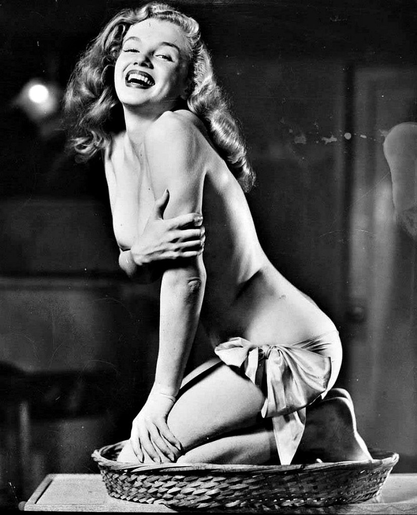 Снимки с Мэрилин Монро (Marilyn Monroe) опубликованные в Playboy #1, декабрь 1953
