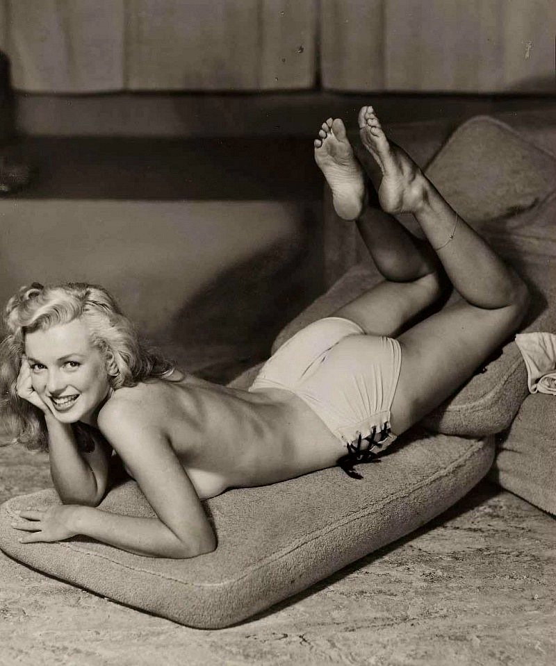 Снимки с Мэрилин Монро (Marilyn Monroe) опубликованные в Playboy #1, декабрь 1953